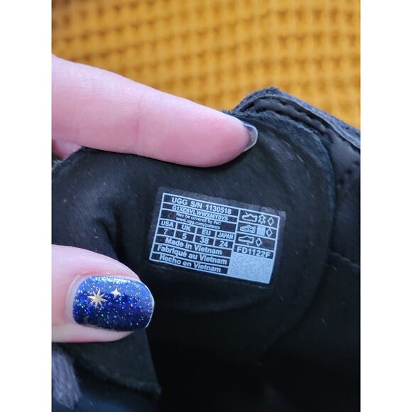 UGG Women's Ashton Waterproof Lace-Up Zip Black Booties Moto Combat EUC 7 - Picture 6 of 6